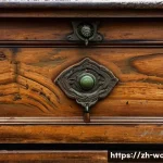 목재 변색 원인과 해결책 - **Prompt 1: Water Damage and Early Mold Growth**
    "A detailed close-up shot of an antique wooden ...